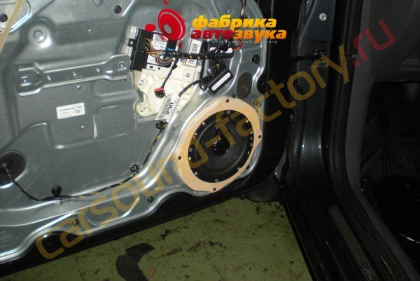 установка акустики в передние двери DLS B6A DLS B6A Ford Focus 2