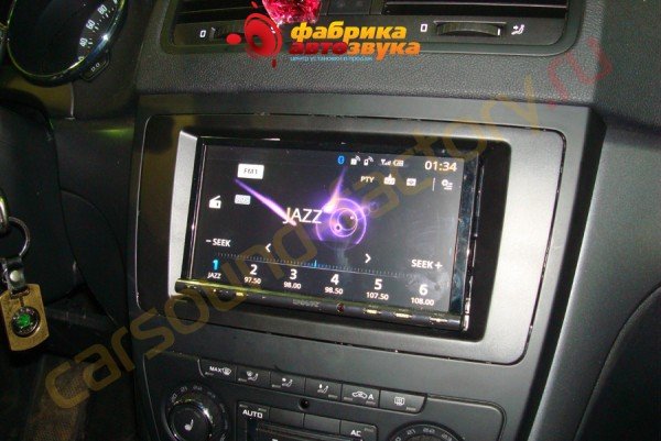 установка автомагнитолы Sony XAV-701BT Sony XAV-701BT Skoda Octavia