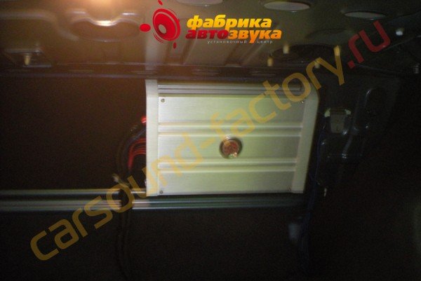 установка усилителя DLS MA41 DLS MA41 Renault Logan