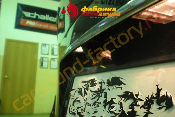 Установка камеры заднего вида Phantom Hyundai Starex