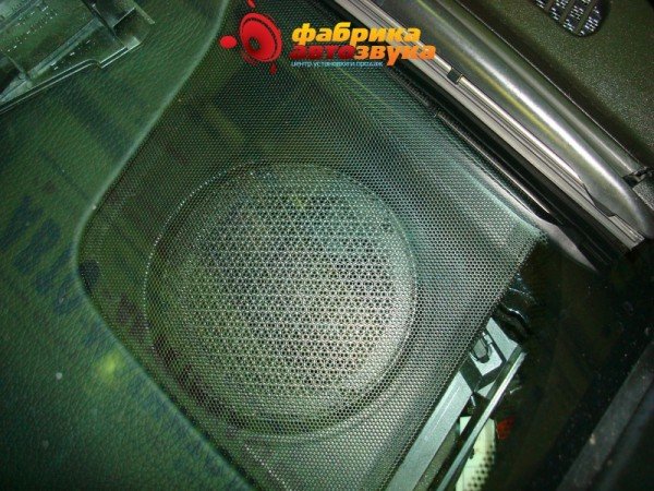 установка среднечастотников DLS Toyota Land Cruiser 200