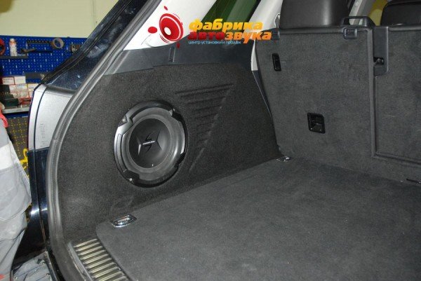 установка сабвуфера Lightning Audio Volkswagen Touareg 2014+