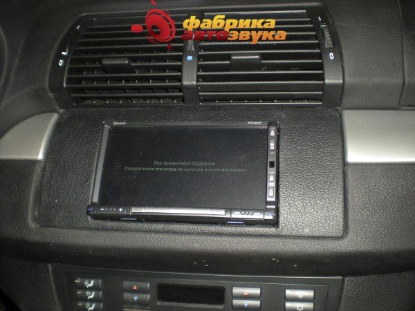 Установка магнитолы Clarion Clarion MAX-685BT BMW X5