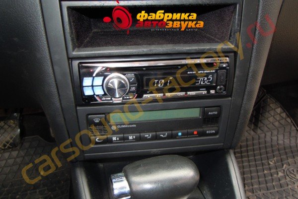 Установка автомагнитолы Alpine CDE-112Ri Volkswagen Golf 4