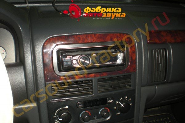 установка магнитолы JVC KD-R417 Jeep Grand Cherokee