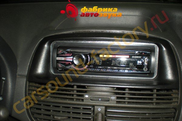 автомагнитола Sony CDX-GT450U Fiat Punto
