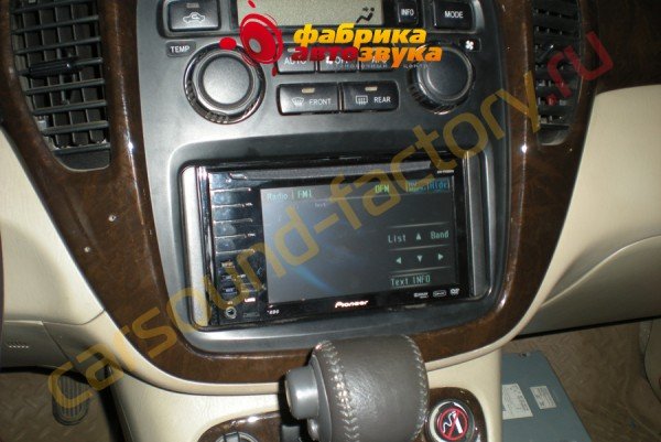 Установка автомагнитолы Pioneer AVH-P3100DVD Toyota Highlander