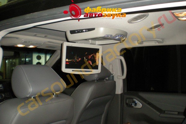 установка потолочного монитора AVIS AVIS Nissan Pathfinder