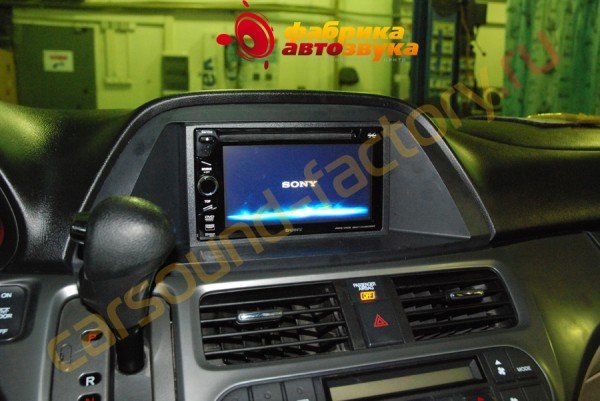 Установка автомагнитолы SONY XAV-E60 Honda Odyssey