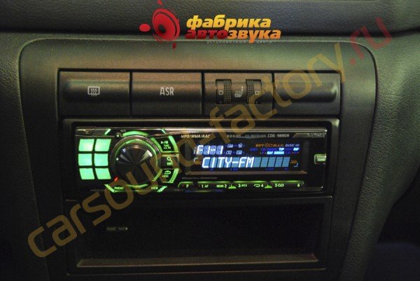 Установка автомагнитолы Alpine CDE-9880R Alpine CDE-9880R Skoda Octavia