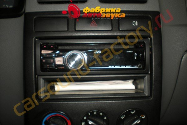 установка автомагнитолы JVC KD-R527 JVC KD-R527 Kia Rio