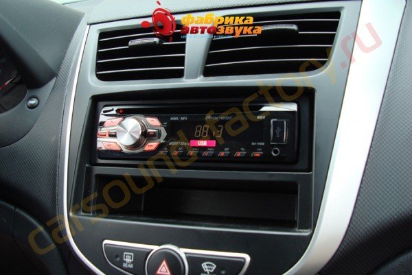 Установка головного устройства Pioneer DEH-1410UB Pioneer DEH-1410UB Hyundai Solaris