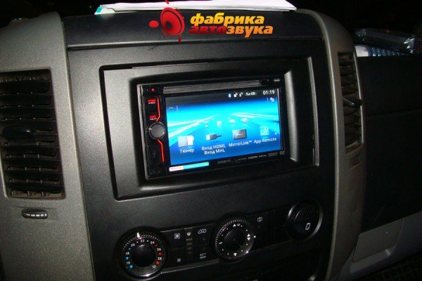 установка магнитолы 2din Sony XAV-612bt Merсedes Sprinter