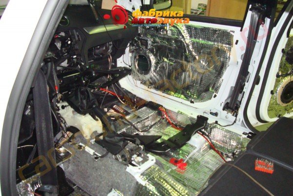 полная шумоизоляция автомобиля включая двери с багажником SGM Ford Mondeo