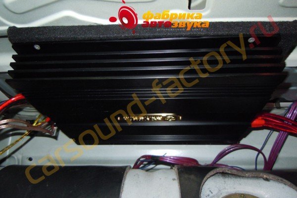 Установка усилителя DLS CA450 Toyota Mark 2