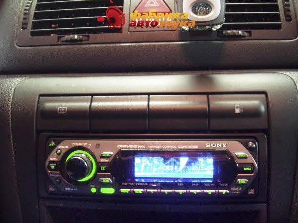 Установка магнитолы SONY MEX-DV1000 Skoda Octavia