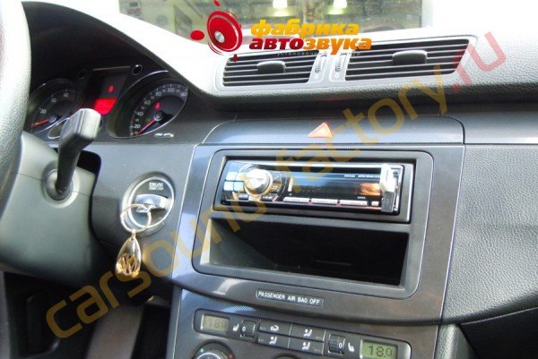 установка магнитолы Alpine CDE-112Ri Volkswagen Passat 6
