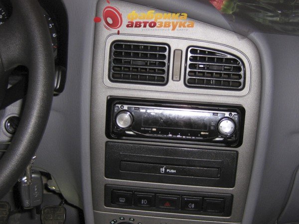 Установка магнитолы Pioneer Pioneer DEH-P4610MP Chery Amulet
