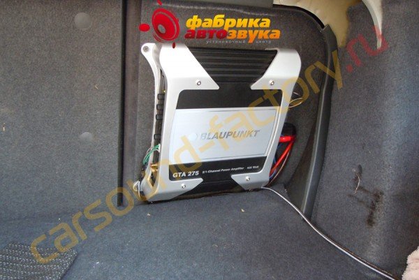 Установка усилителя Blaupunkt GTA 275 Nissan Primera