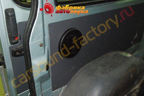 установка акустики в авто Chellenger PWR 620 Toyota Hiace