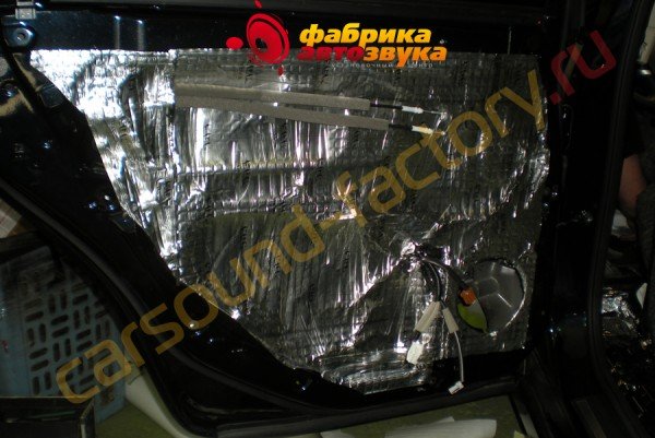 шумоизоляция задней двери в 2 слоя SGM Nissan Teana