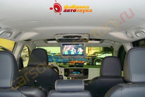установка потолочного монитора AVIS Toyota Sienna