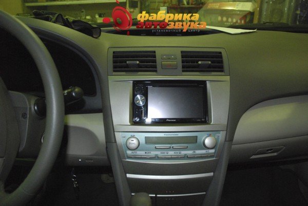 Установка автомагнитолы Pioneer Pioneer AVIC-F900BT Toyota Camry