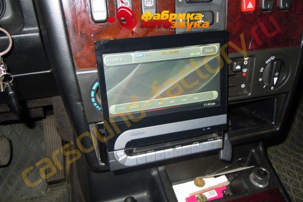 Установка магнитолы Clarion VRX-785BT Merсedes Gelentwagen