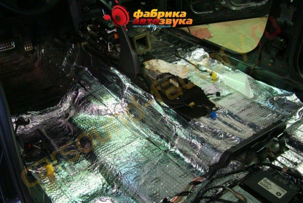 шумоизоляция пола салона одним слоем SGM Jeep Grand Cherokee