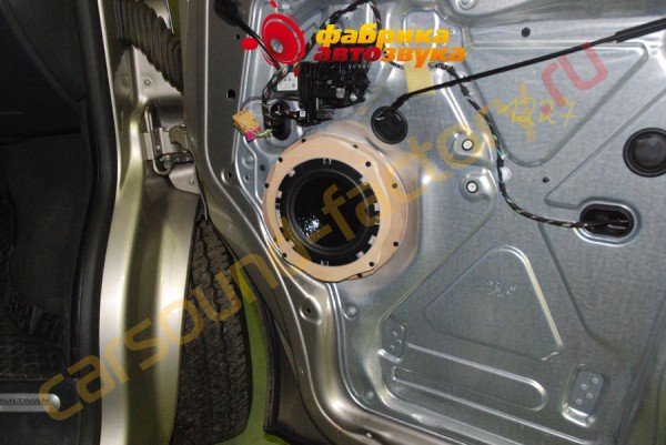 Установка акустики DLS R6A Volkswagen Multivan