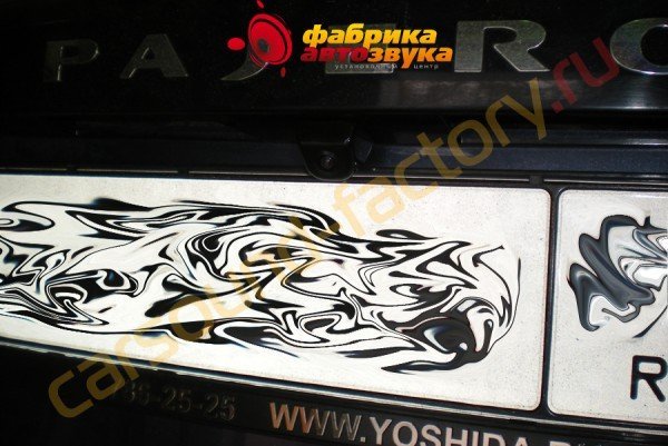 установка камеры заднего вида AVIS 980 AVIS 980 Mitsubishi Pajero