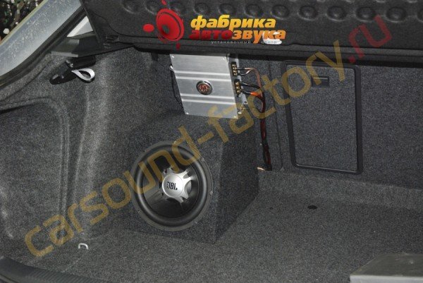Установка сабвуфера и усилителя JBL GT5-10, DLS MA22 Skoda Octavia