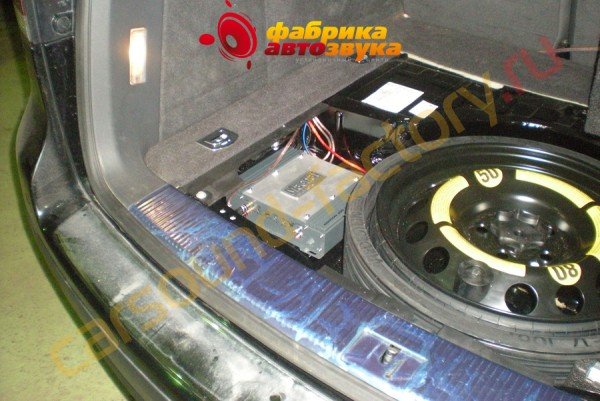 установка усилителя Magnat Edition 22 HQ Magnat Edition 22 HQ Volkswagen Touareg