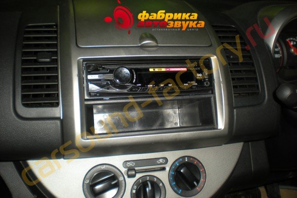 установка автомагнитолы Sony CDX-GT450U Sony CDX-GT450U Nissan Note