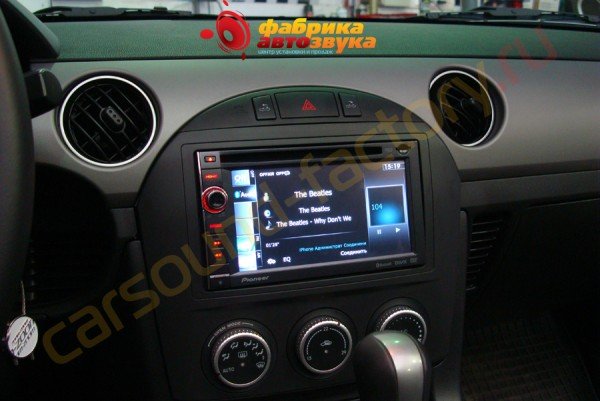 установка автомагнитолы Pioneer AVIC-F940BT Pioneer AVIC-F940BT Mazda MX-5
