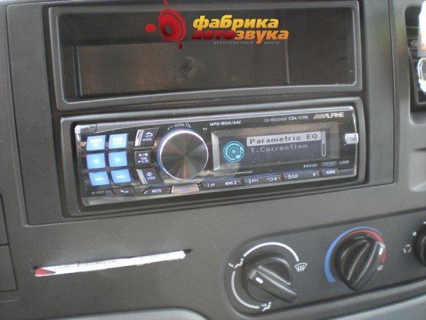 Установка магнитолы Alpine Alpine CDA-117Ri Ford Transit