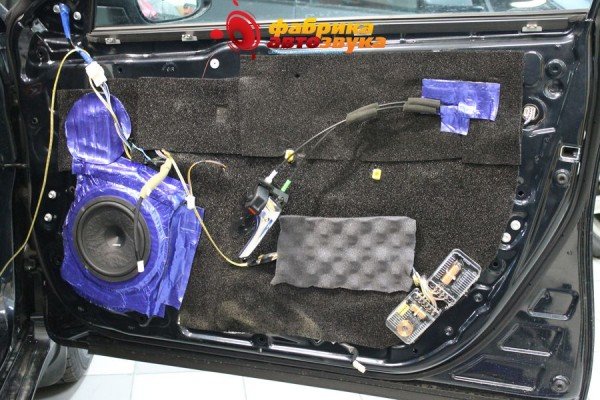 шумоизоляция дверей в 3 слоя - Toyota Camry 2015+ (v55)