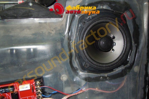 установка акустики DLS 426 Chevrolet Avalanche