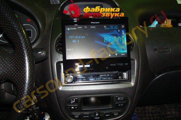 установка мультимедийной системы Pioneer AVH-P6300BT Pioneer AVH-P6300BT Peugeot 206
