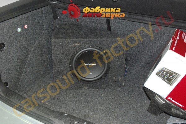 Сабвуфер Rockford Fosgate R1 Rockford Fosgate R1 Volkswagen Golf 4