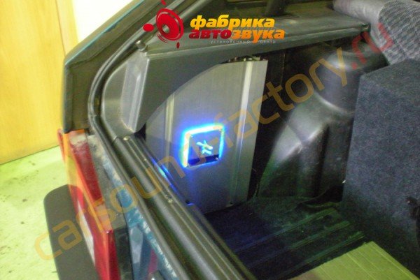 установка усилителя M-dimension GLOW 4075 M-dimension GLOW 4075 Lada 2108