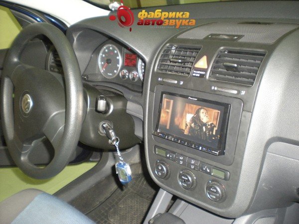 Установка магнитолы Pioneer Pioneer AVH-P4100DVD Volkswagen Golf 4