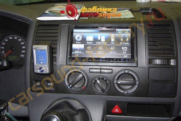 Установка магнитолы 2din Pioneer AVH-P4100DVD Volkswagen Transporter