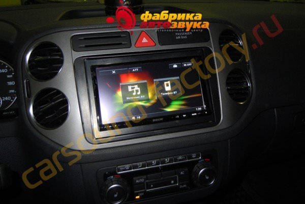 Установка автомагнитолы SONY XAV-E70BT Volkswagen Tiguan