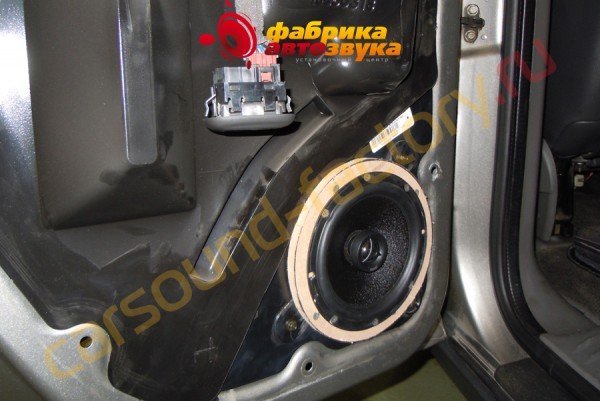 Установка акустики Morel Tempo Coax 6 Chevrolet Trailblazer