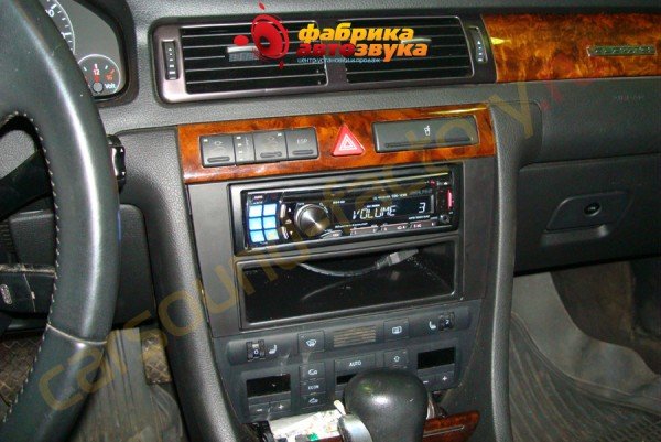установка автомагнитолы Alpine CDE-123R Alpine CDE-123R Audi Allroad