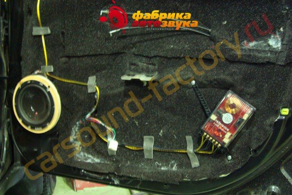 установка компонентной акустики DLS R6A DLS R6A Mitsubishi Outlander