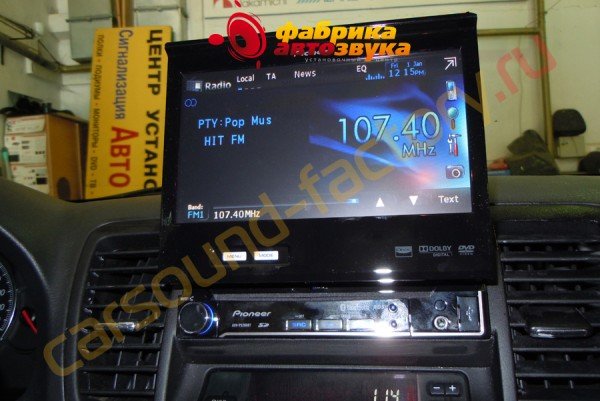 Установка автомагнитолы 1din с выездным монитором Pioneer AVH-P5200BT Subaru Outback