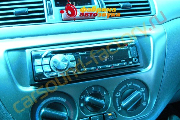 Alpine CDE-113BT Alpine CDE-113BT Mitsubishi Lancer