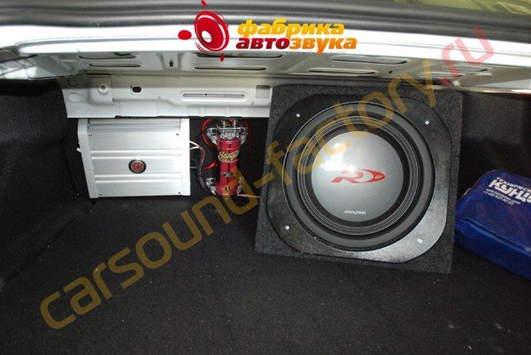 Установка сабвуфера Alpine Alpine SWR-12 Ford Mondeo